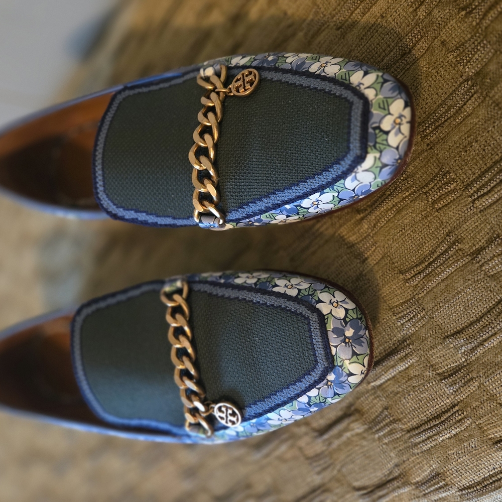 Floral Chain Loafers in Blue and Gold